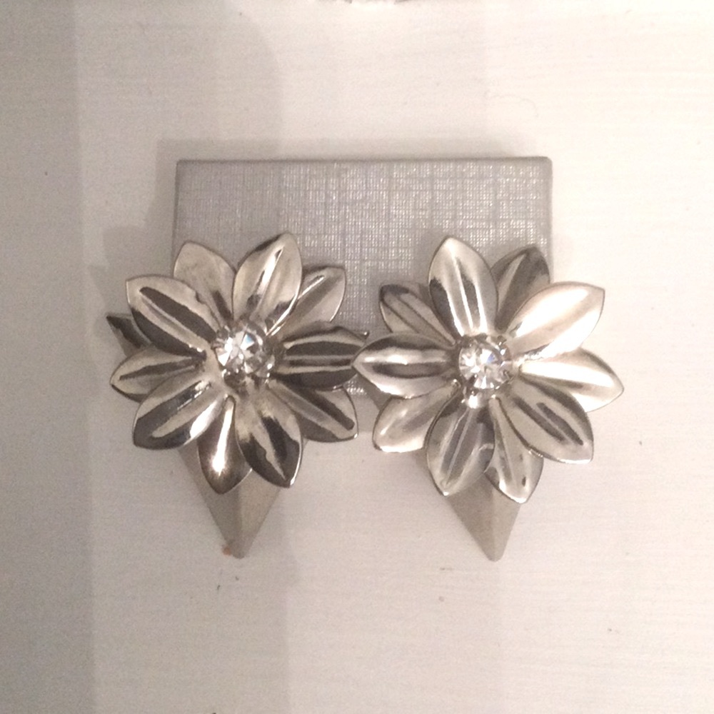 SHINY BRIGHT PIERCED EARRINGS.